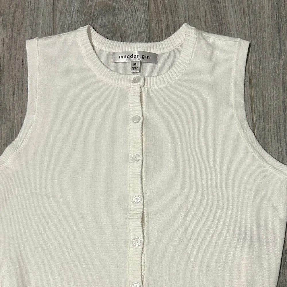 NWOT! Women's Madden Girl White Knit Sweater Vest - MEDIUM - Picture 2 of 9